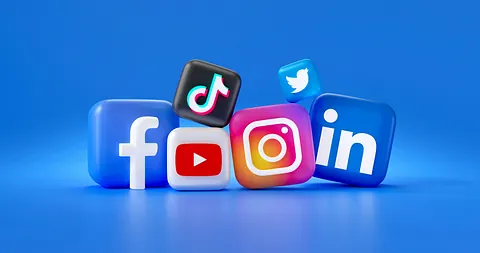3D-Icons für die Social-Media-Plattformen Facebook, Instagram und TikTok.